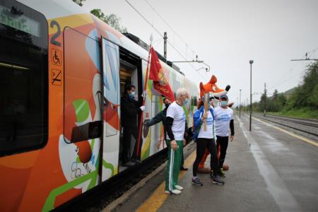 KLJUB KISLEMU VREMENU JE SLOVENSKA OLIMPIJSKA BAKLA V BOROVNICO PRINESLA OLIMPIJSKI ŽAR 5